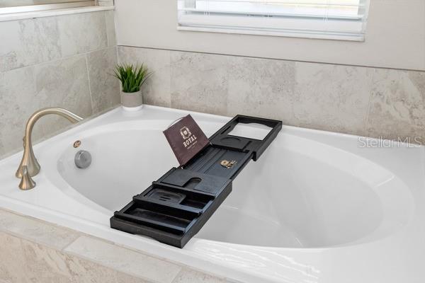 Image 18 of 39 For 11760 Winterset Cove Drive