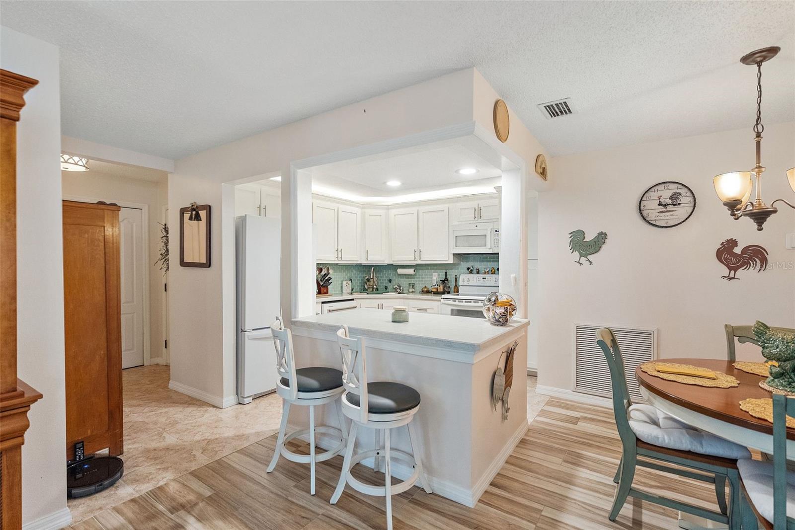 Image 4 of 45 For 116 Elmwood Circle