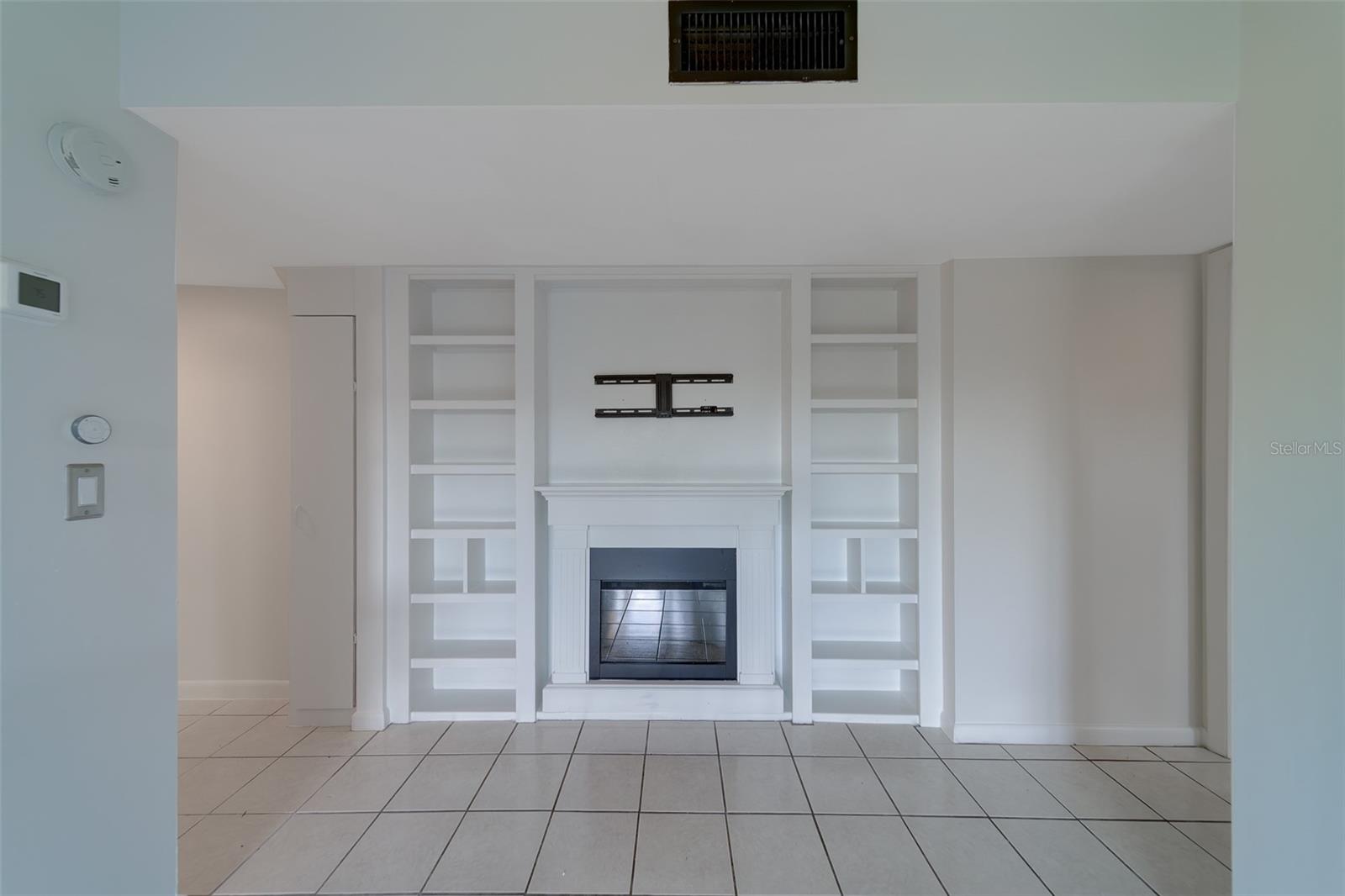 Image 12 of 44 For 890 Village Drive N 103