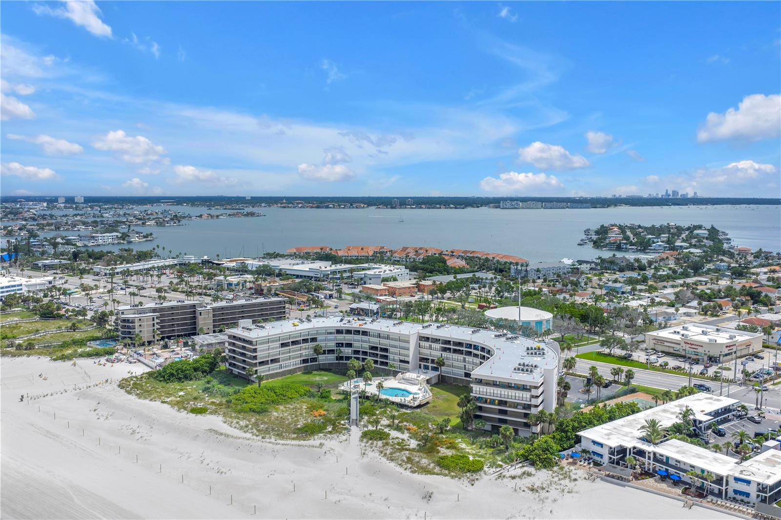 Image 44 of 57 For 4450 Gulf Boulevard 113