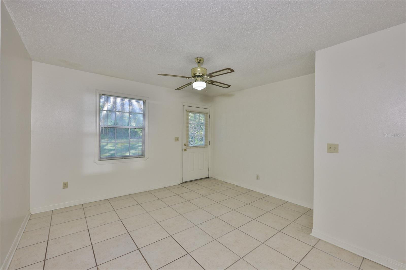 Image 17 of 54 For 306 Hollowtree Drive