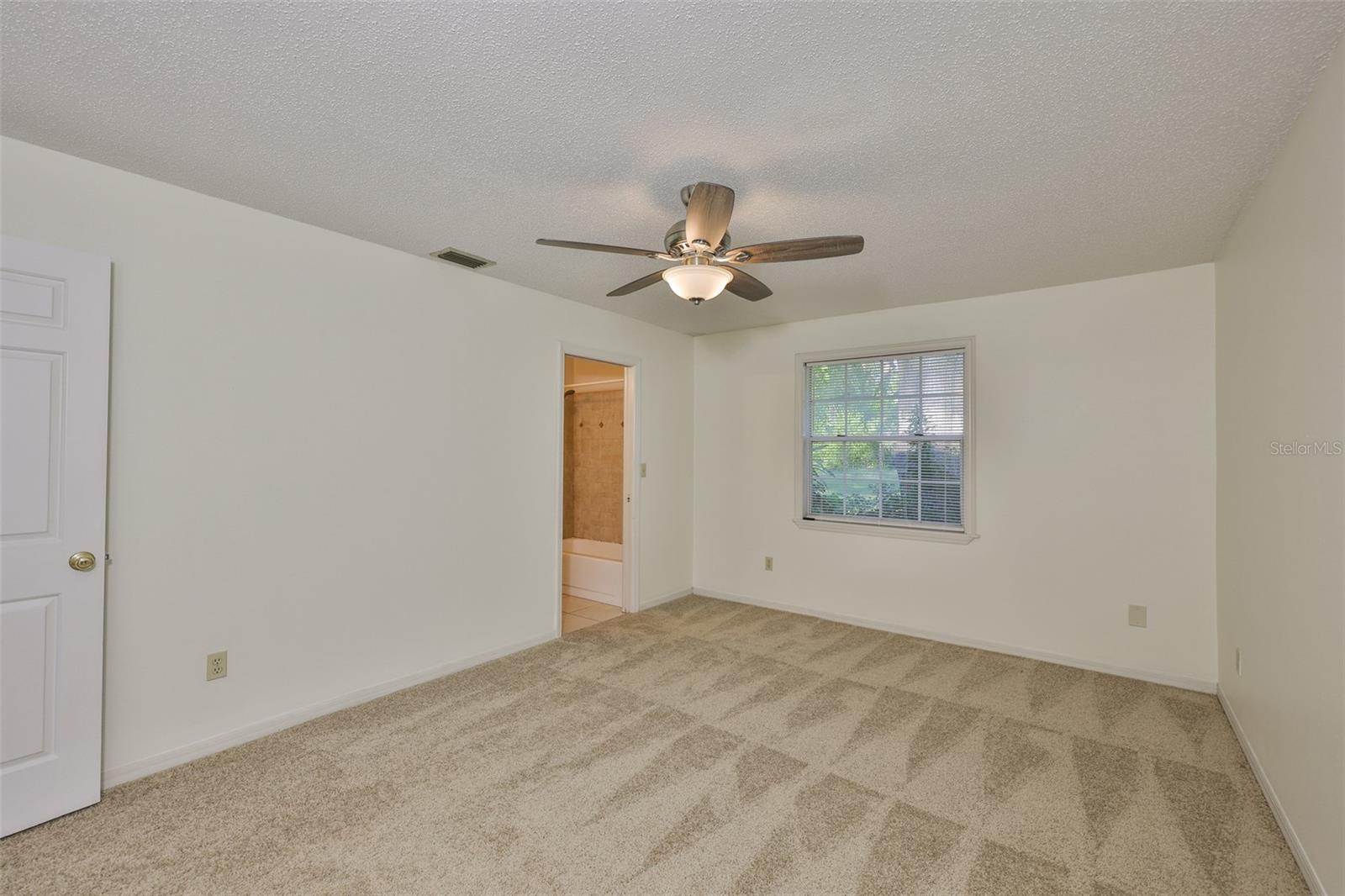 Image 33 of 54 For 306 Hollowtree Drive