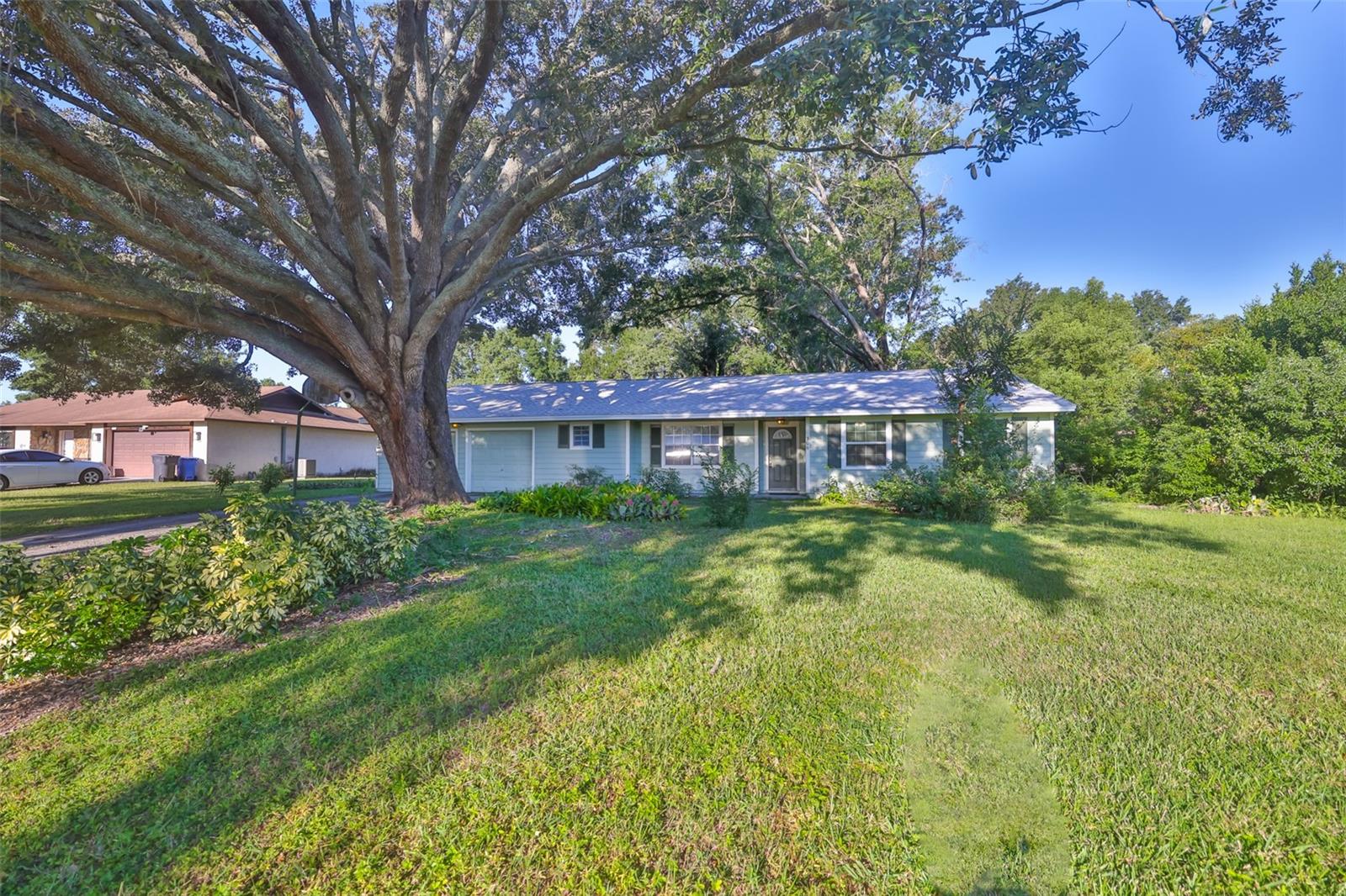 Image 4 of 54 For 306 Hollowtree Drive