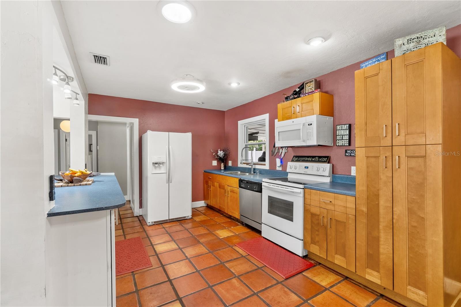 Image 13 of 35 For 9854 51st Avenue N