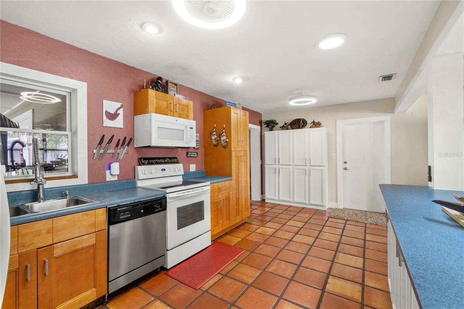 Image 15 of 35 For 9854 51st Avenue N