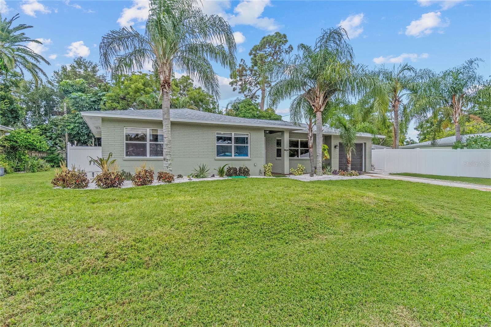 Image 6 of 35 For 9854 51st Avenue N