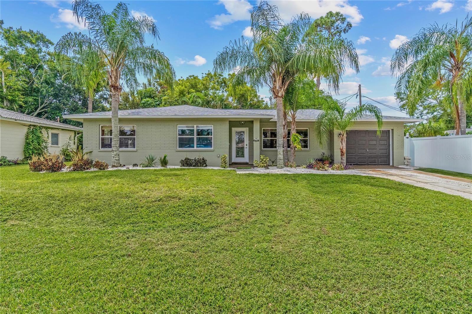 Image 7 of 35 For 9854 51st Avenue N