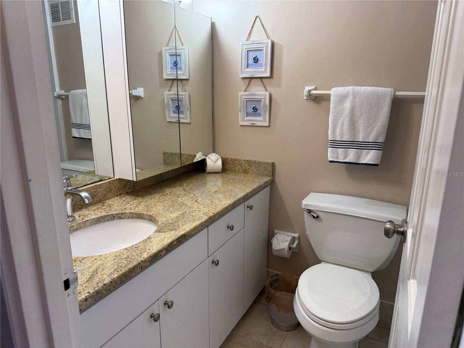 Image 14 of 38 For 31 Island Way 1107
