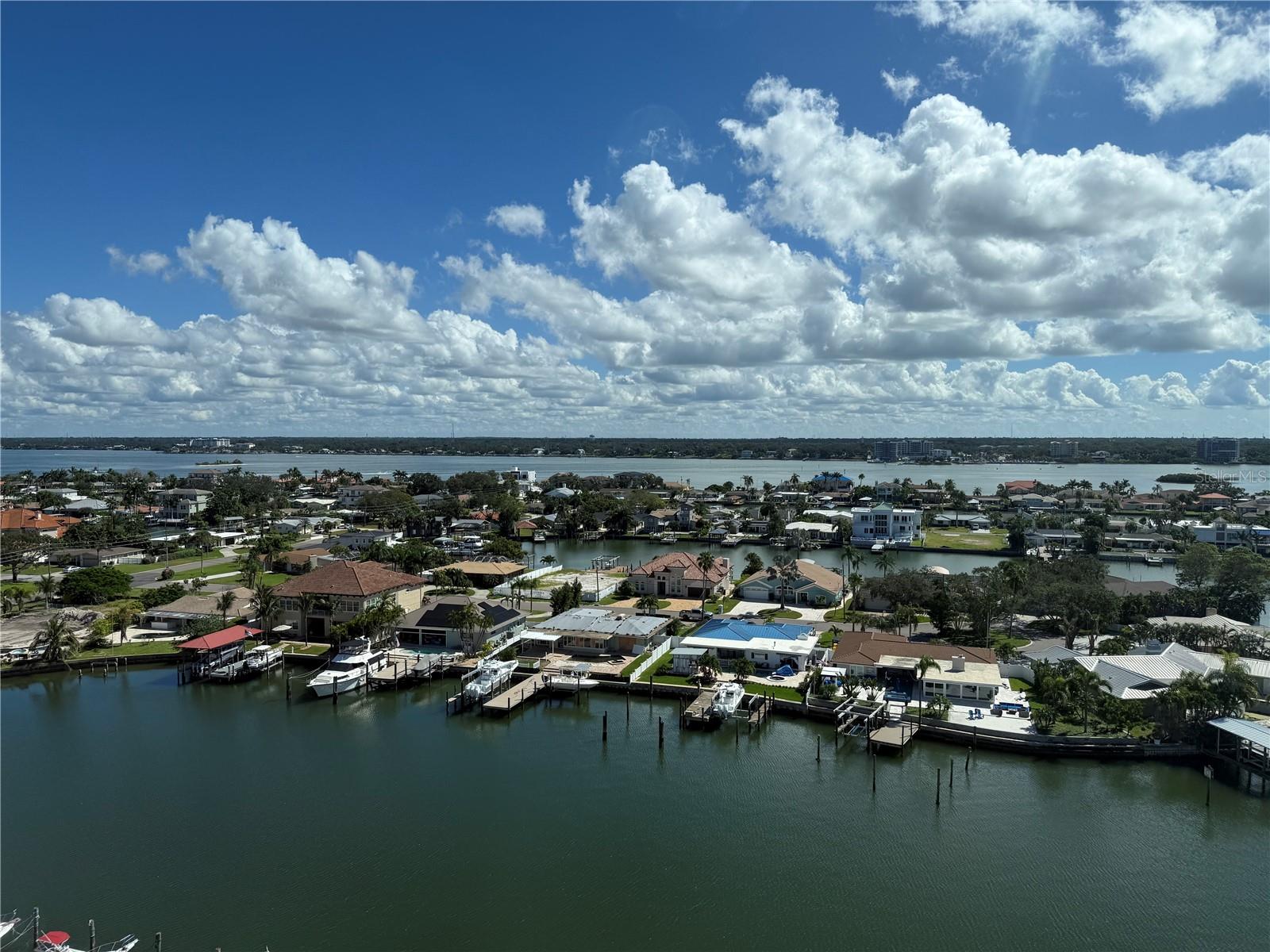 Image 3 of 38 For 31 Island Way 1107