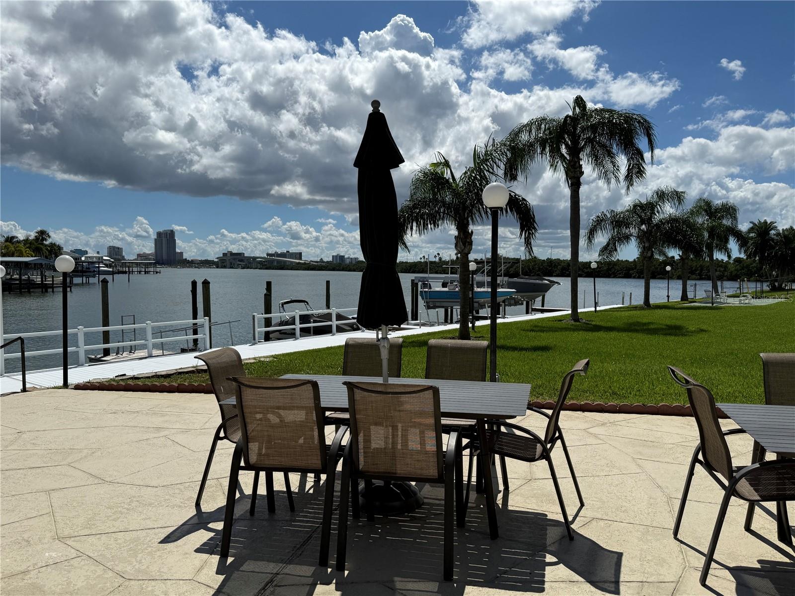 Image 33 of 38 For 31 Island Way 1107