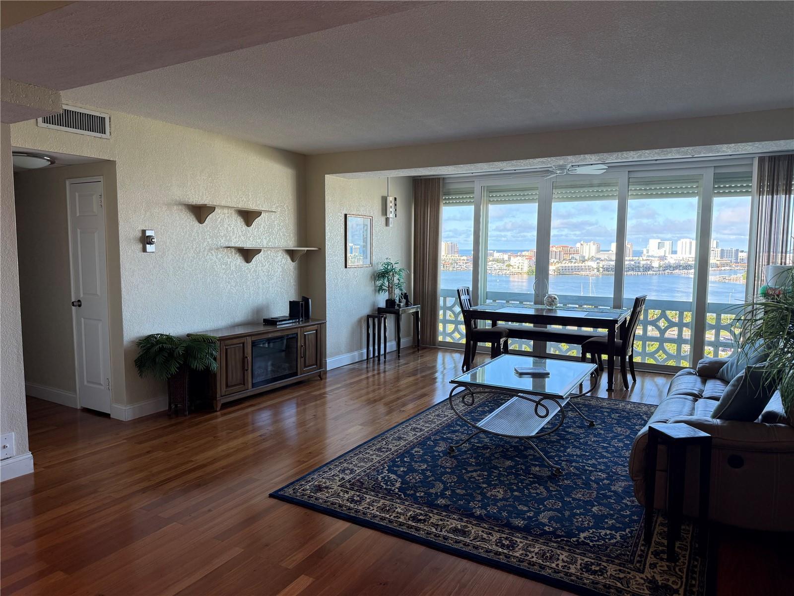 Image 4 of 38 For 31 Island Way 1107