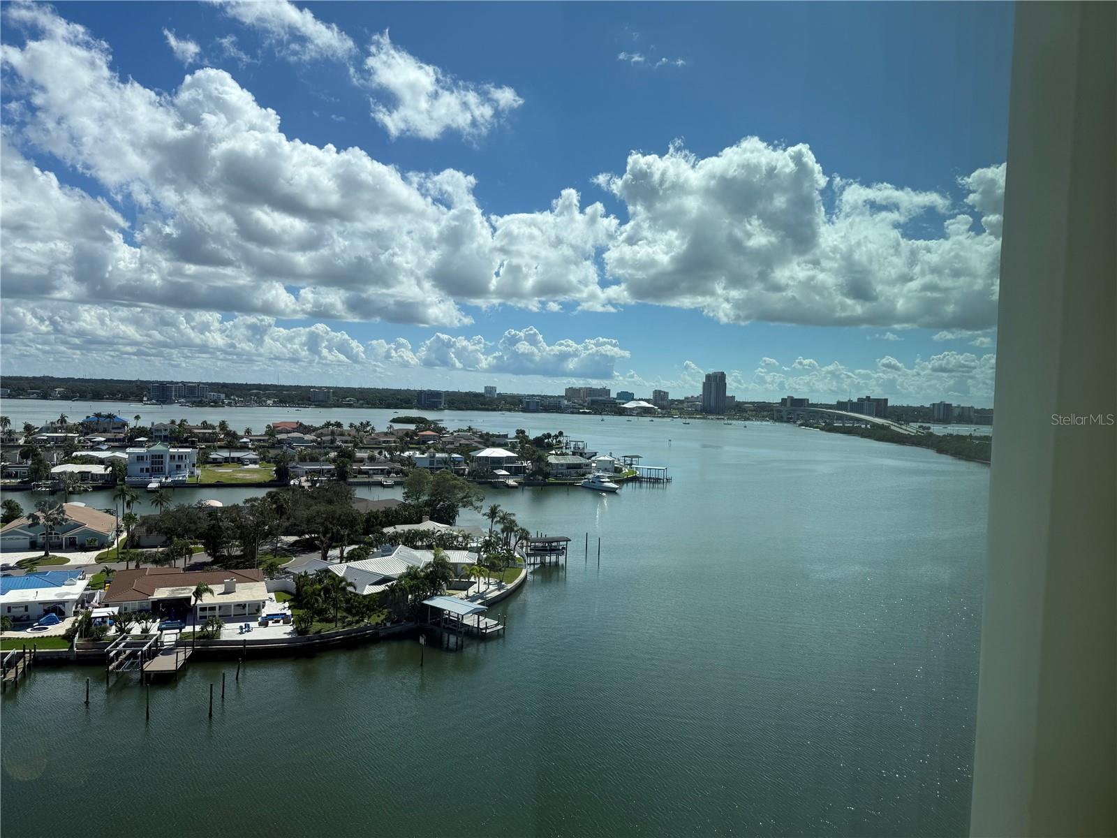 Image 40 of 41 For 31 Island Way 1107