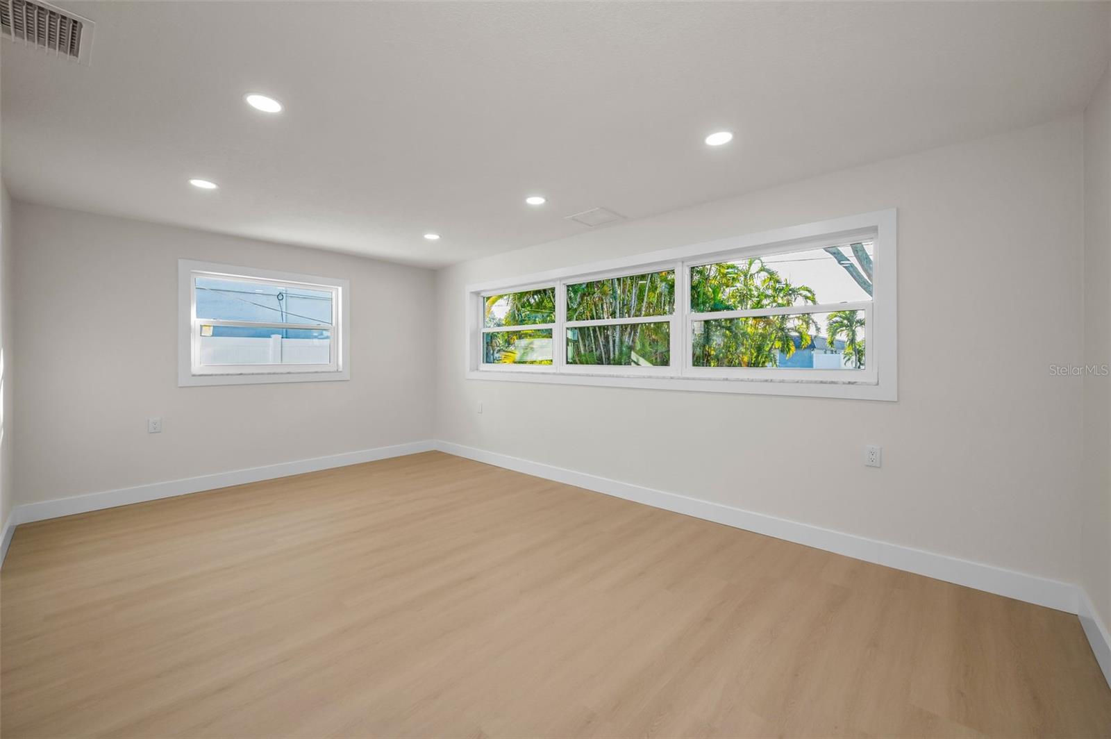 Image 13 of 38 For 1695 Clearwater Harbor Drive