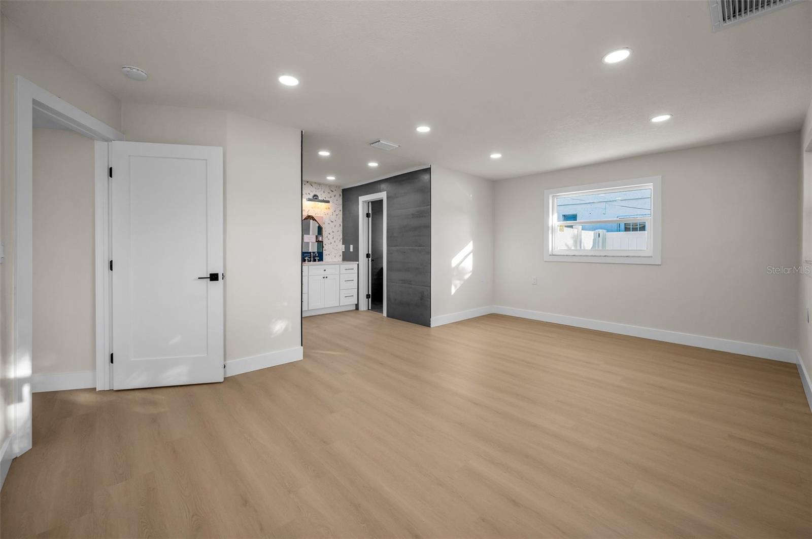 Image 14 of 38 For 1695 Clearwater Harbor Drive