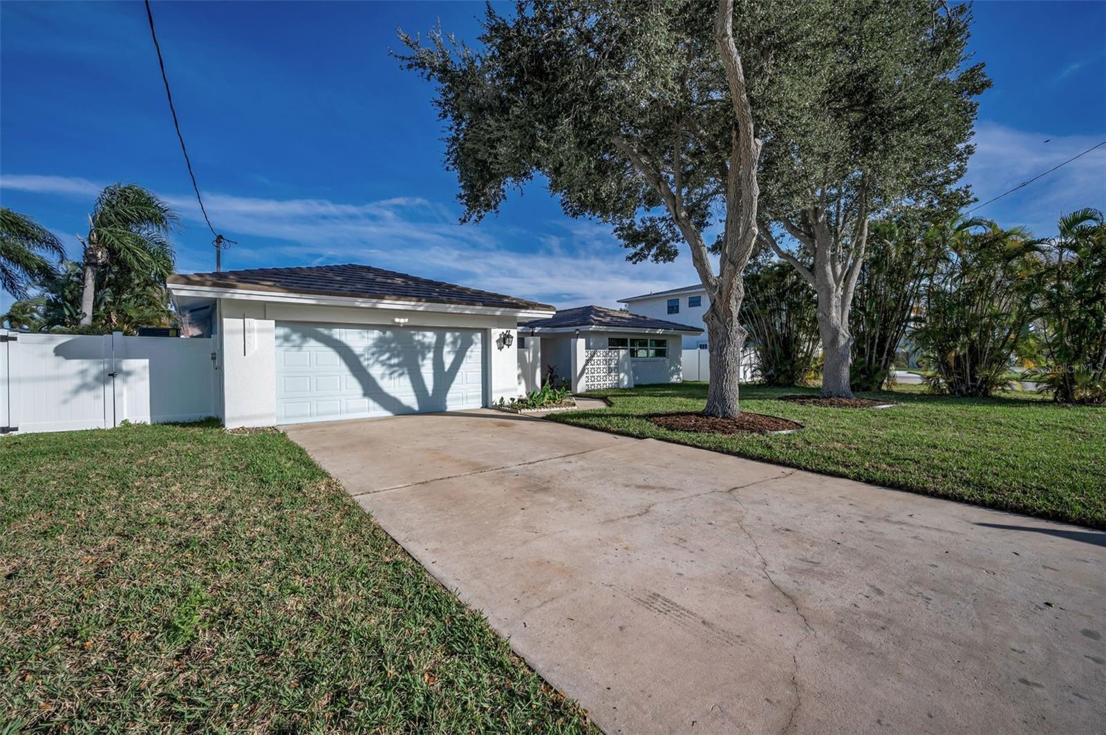 Image 31 of 38 For 1695 Clearwater Harbor Drive