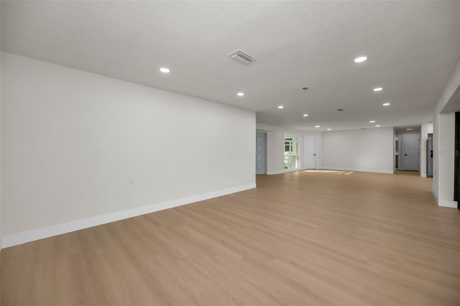 Image 5 of 38 For 1695 Clearwater Harbor Drive