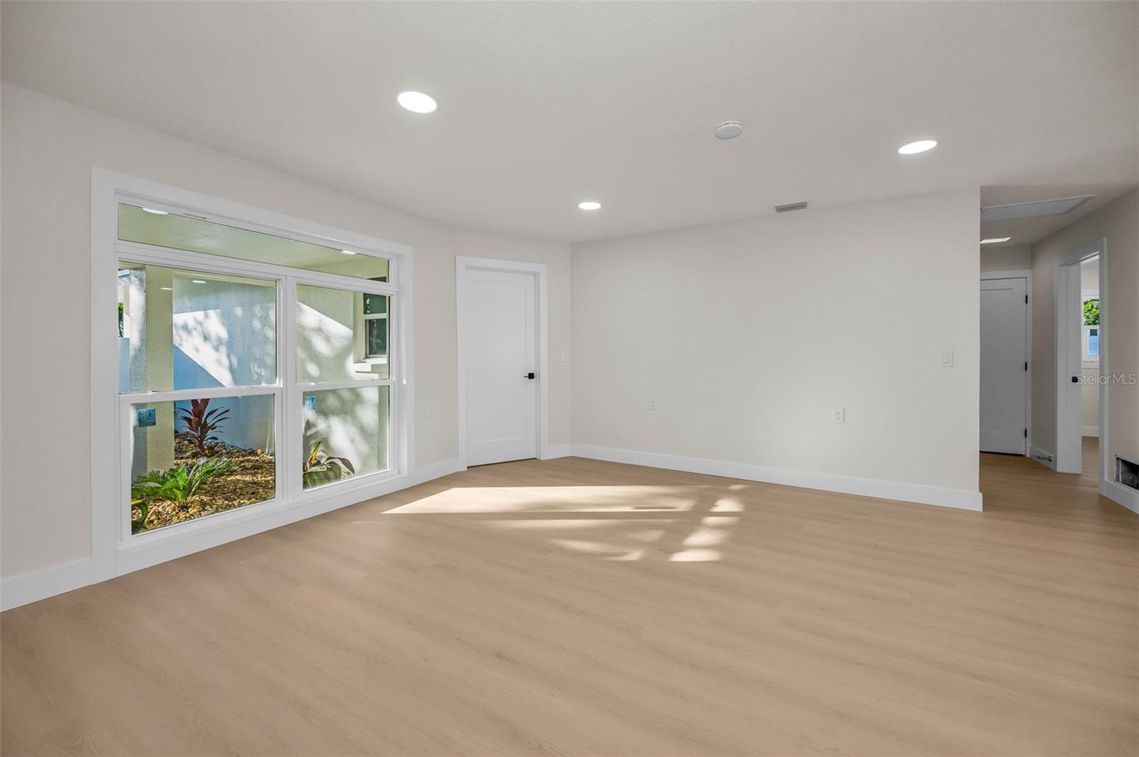 Image 6 of 38 For 1695 Clearwater Harbor Drive