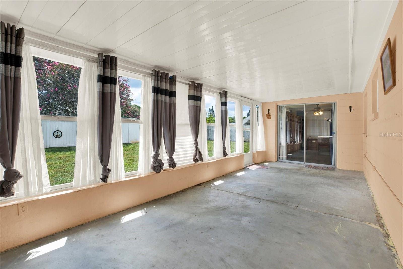 Image 16 of 21 For 1446 Normandy Boulevard