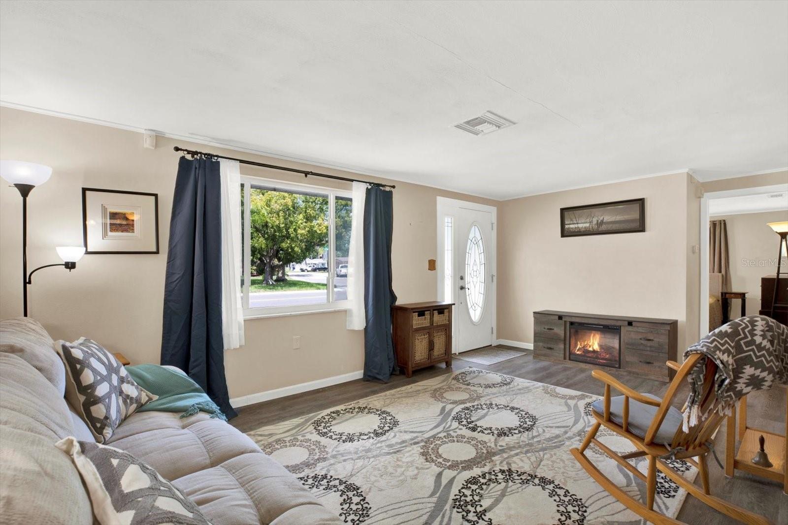 Image 4 of 21 For 1446 Normandy Boulevard