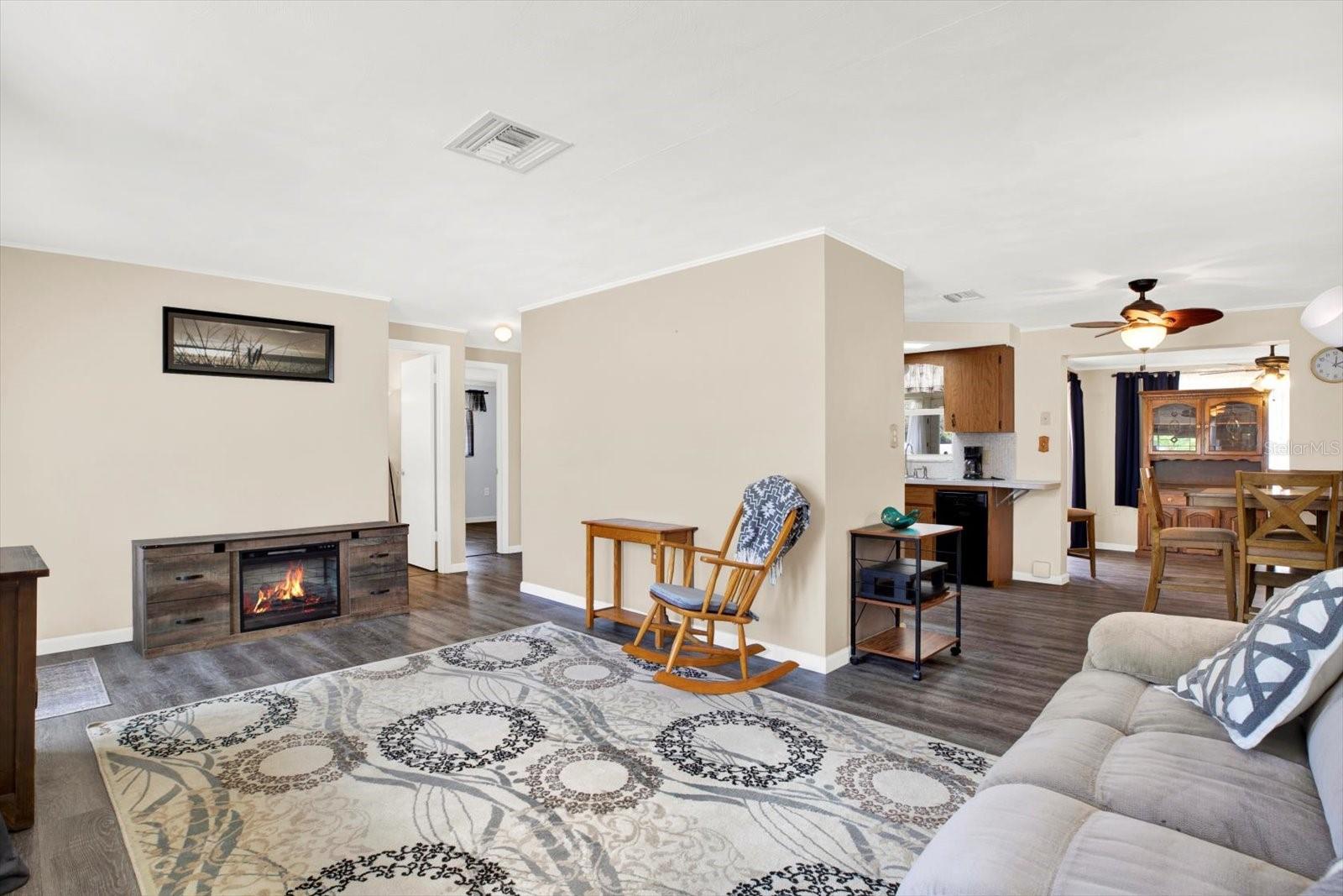 Image 5 of 21 For 1446 Normandy Boulevard
