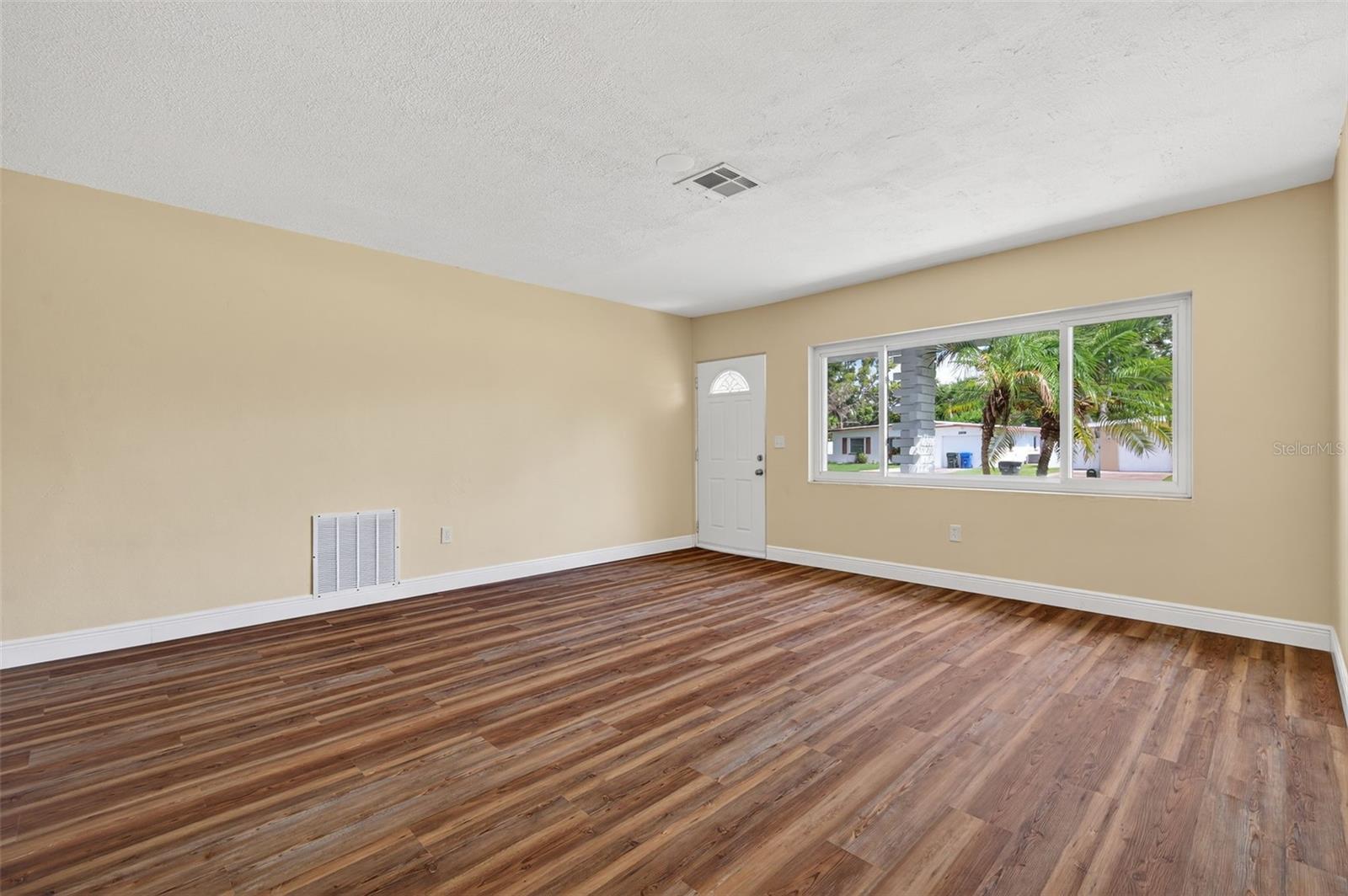 Image 10 of 64 For 12432 136th Lane