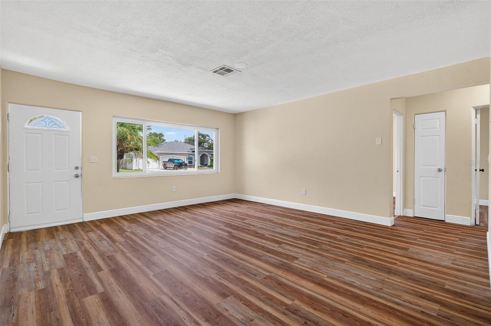 Image 11 of 64 For 12432 136th Lane