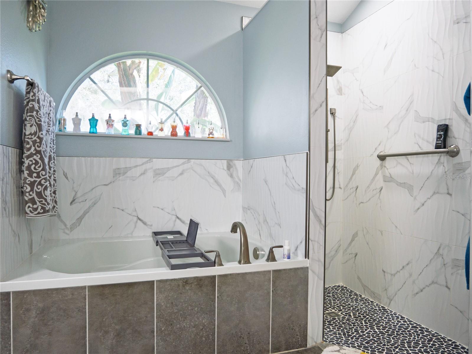 Image 17 of 37 For 16517 Lake Heather Drive