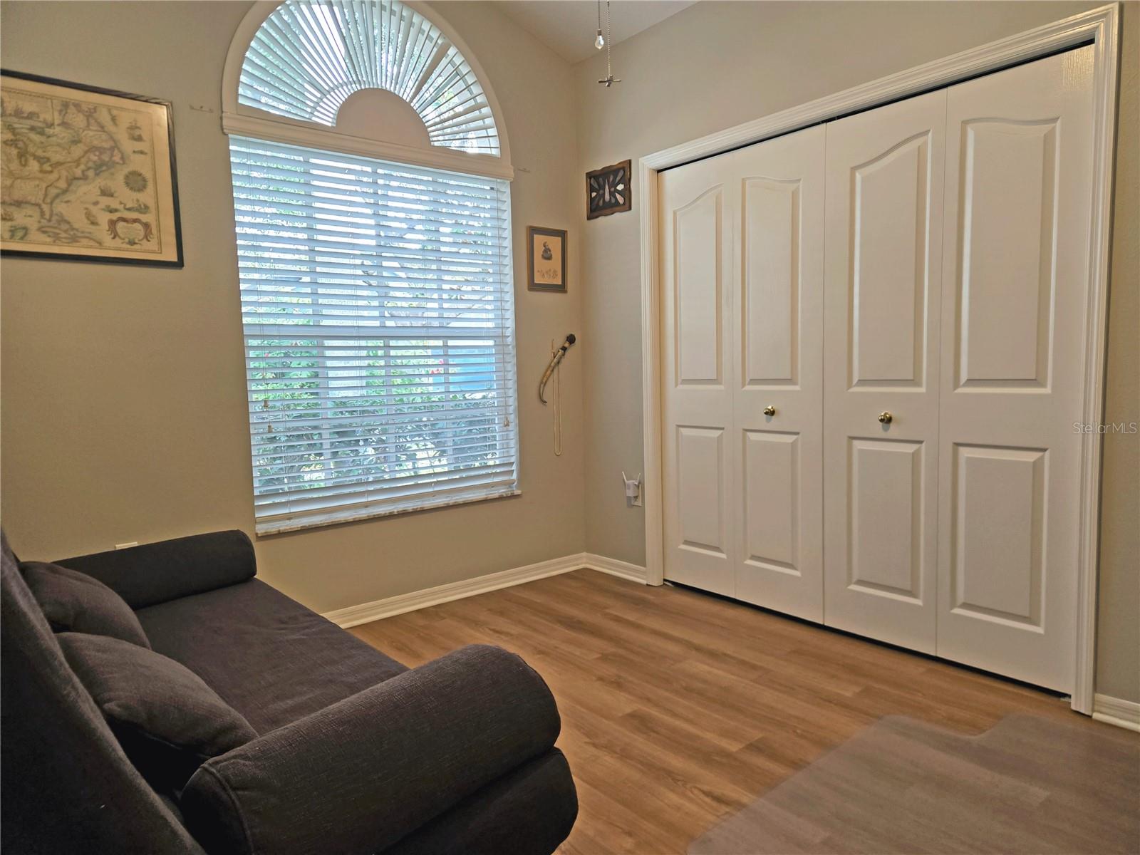 Image 22 of 37 For 16517 Lake Heather Drive