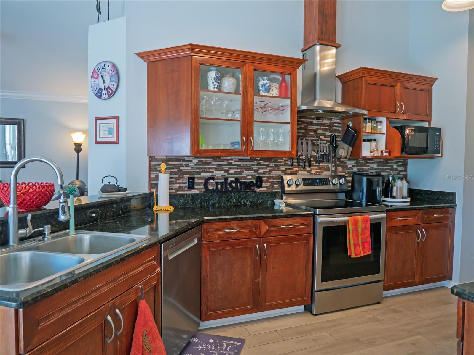 Image 8 of 37 For 16517 Lake Heather Drive