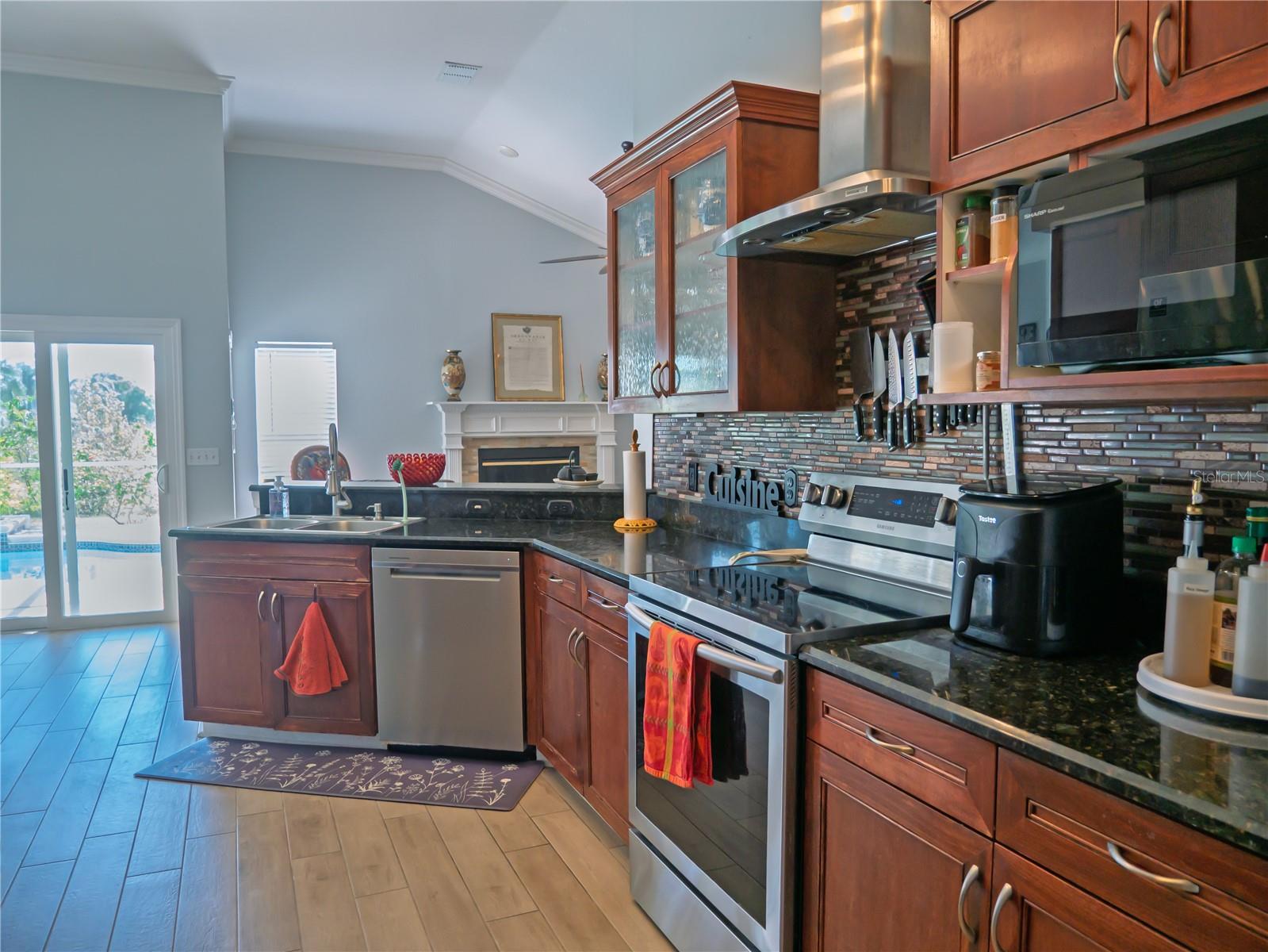 Image 9 of 37 For 16517 Lake Heather Drive