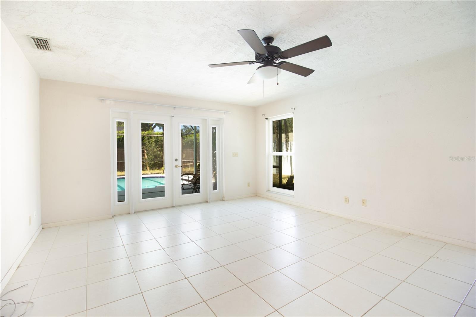Image 11 of 39 For 2770 Westchester Drive S