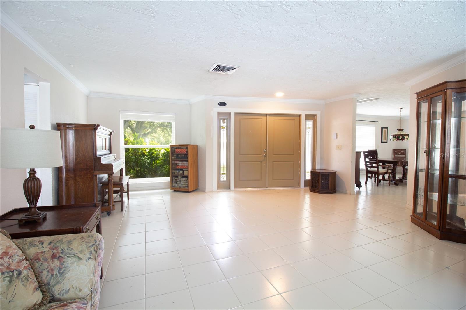 Image 3 of 39 For 2770 Westchester Drive S