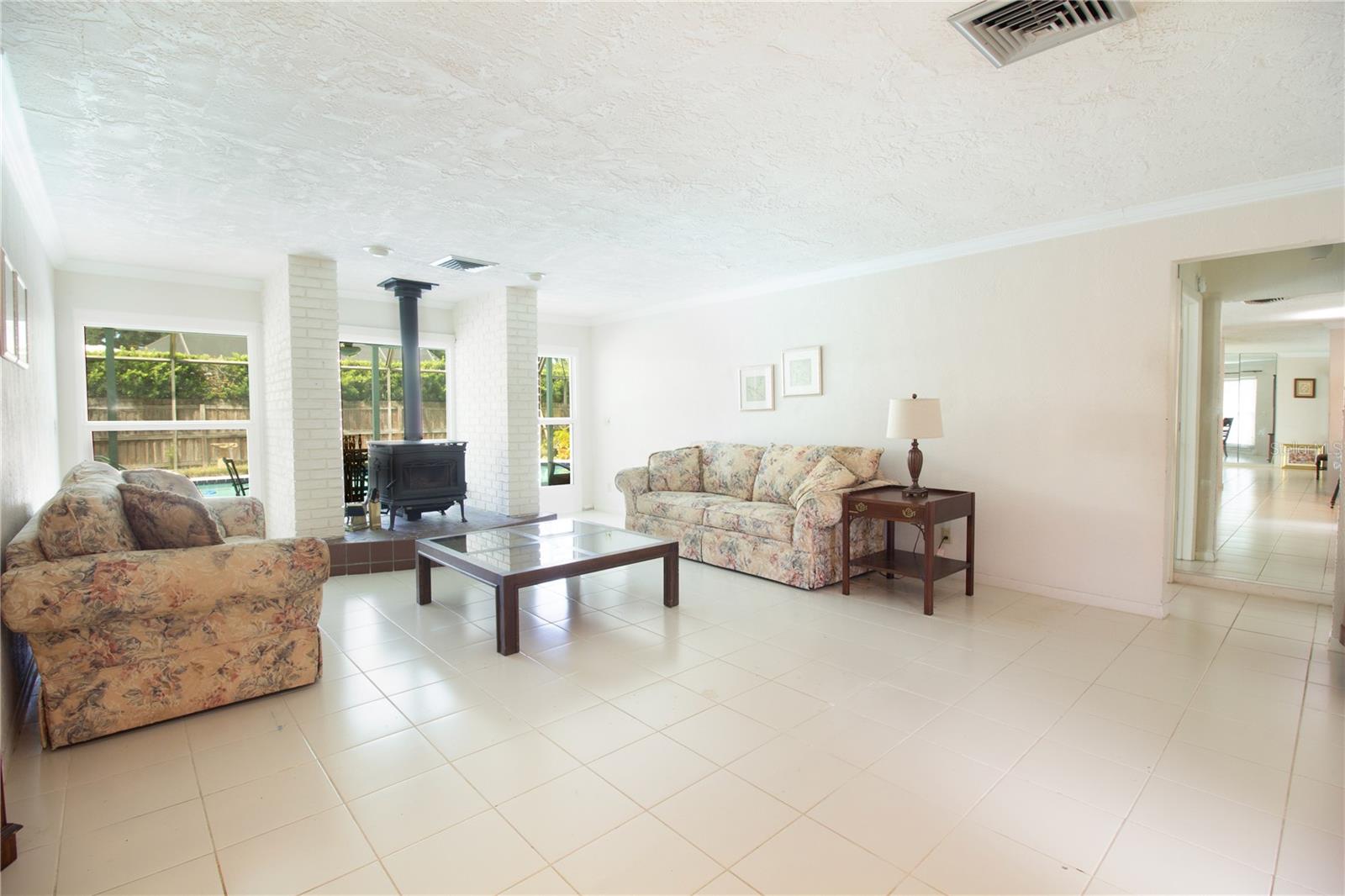 Image 4 of 39 For 2770 Westchester Drive S