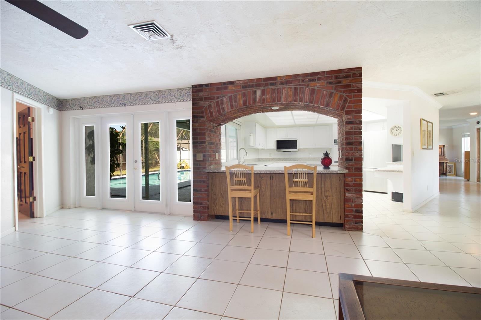 Image 5 of 39 For 2770 Westchester Drive S