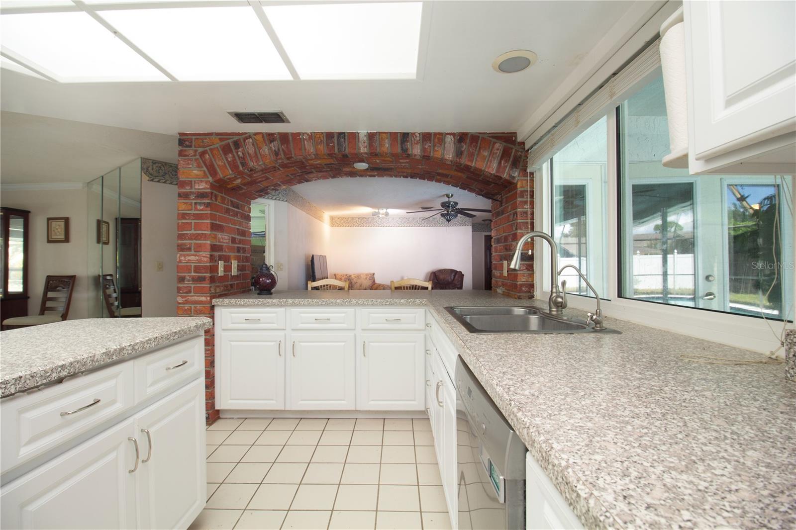 Image 6 of 39 For 2770 Westchester Drive S