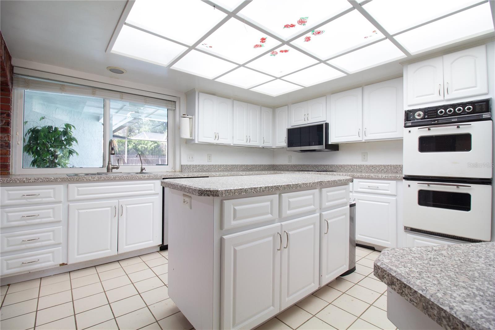 Image 8 of 39 For 2770 Westchester Drive S