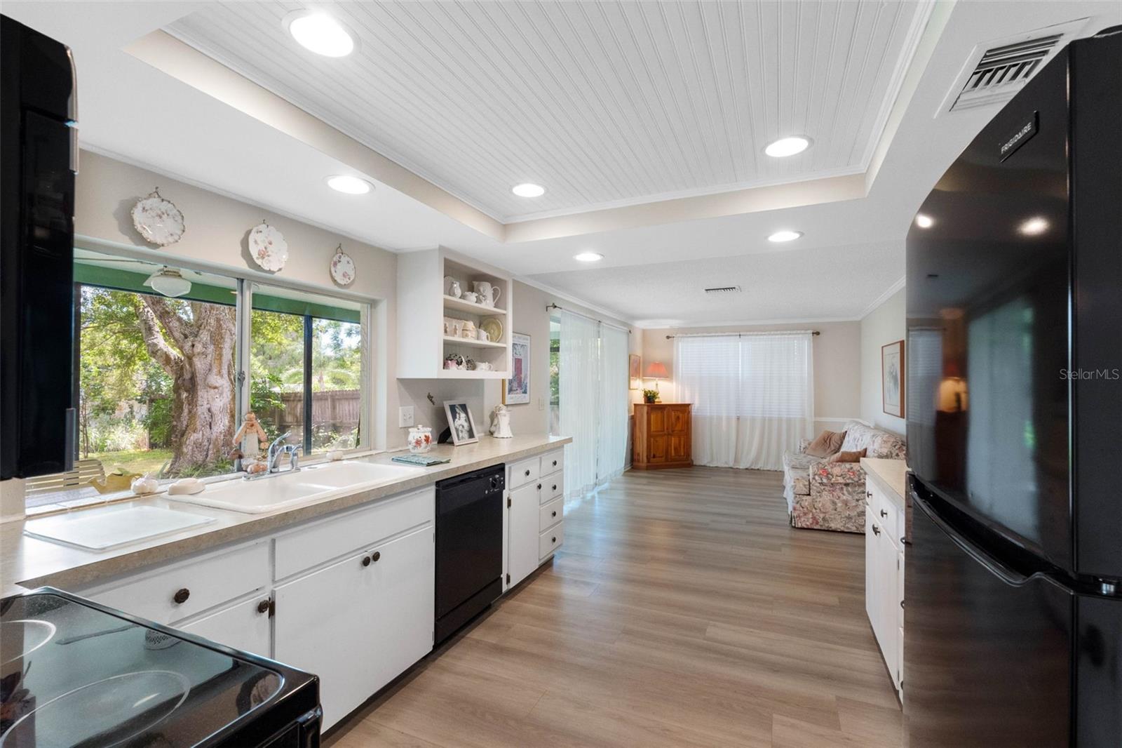 Image 13 of 44 For 1217 Royal Oak Drive