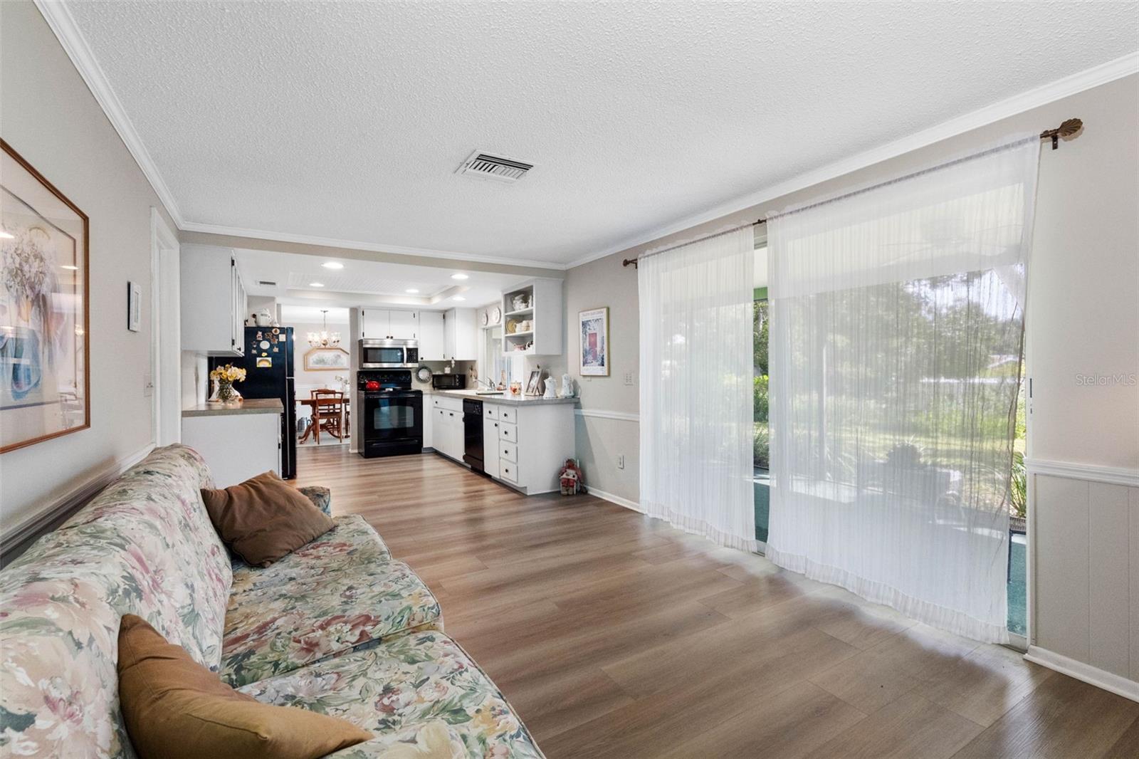 Image 14 of 44 For 1217 Royal Oak Drive