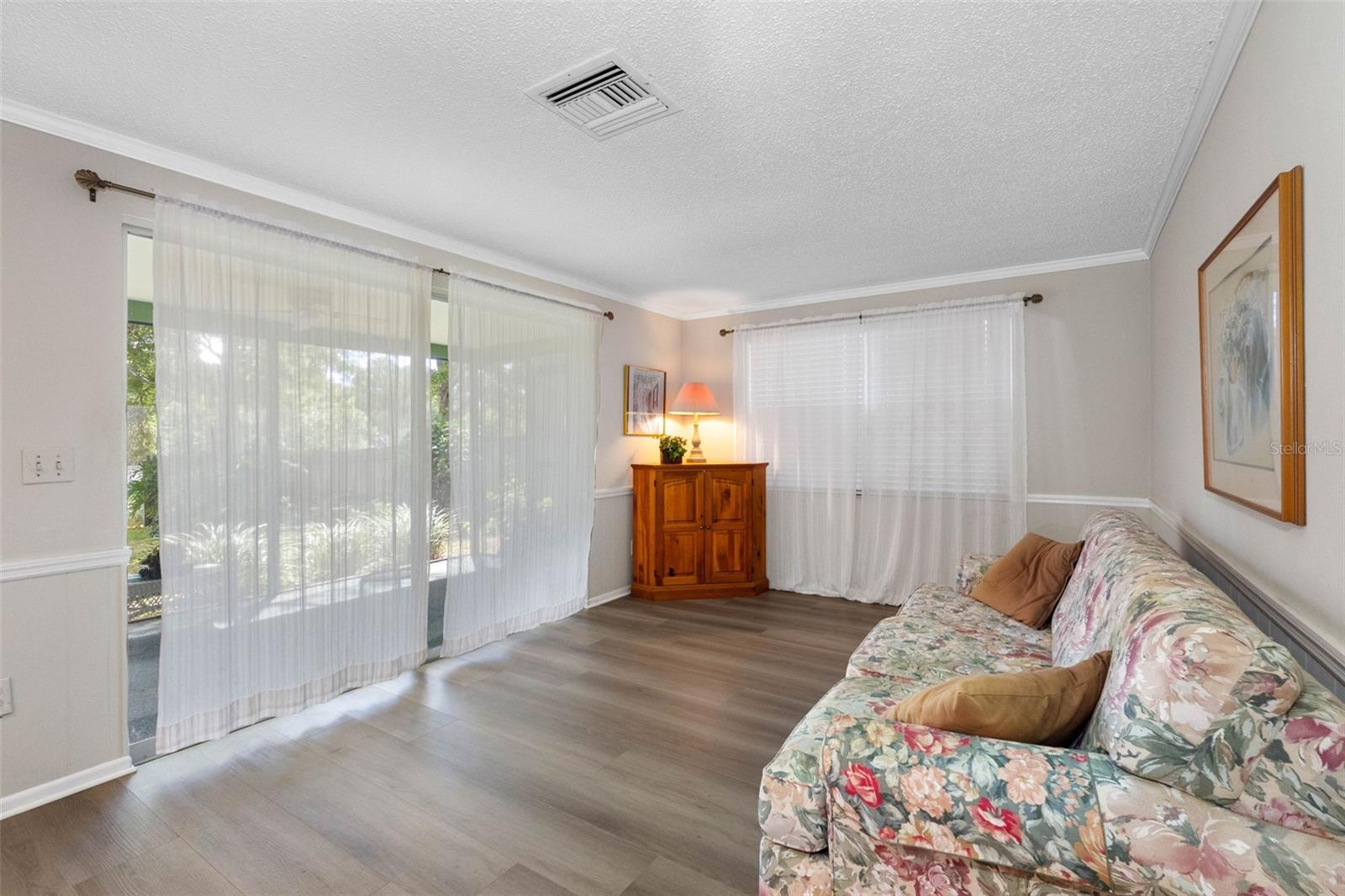 Image 15 of 44 For 1217 Royal Oak Drive