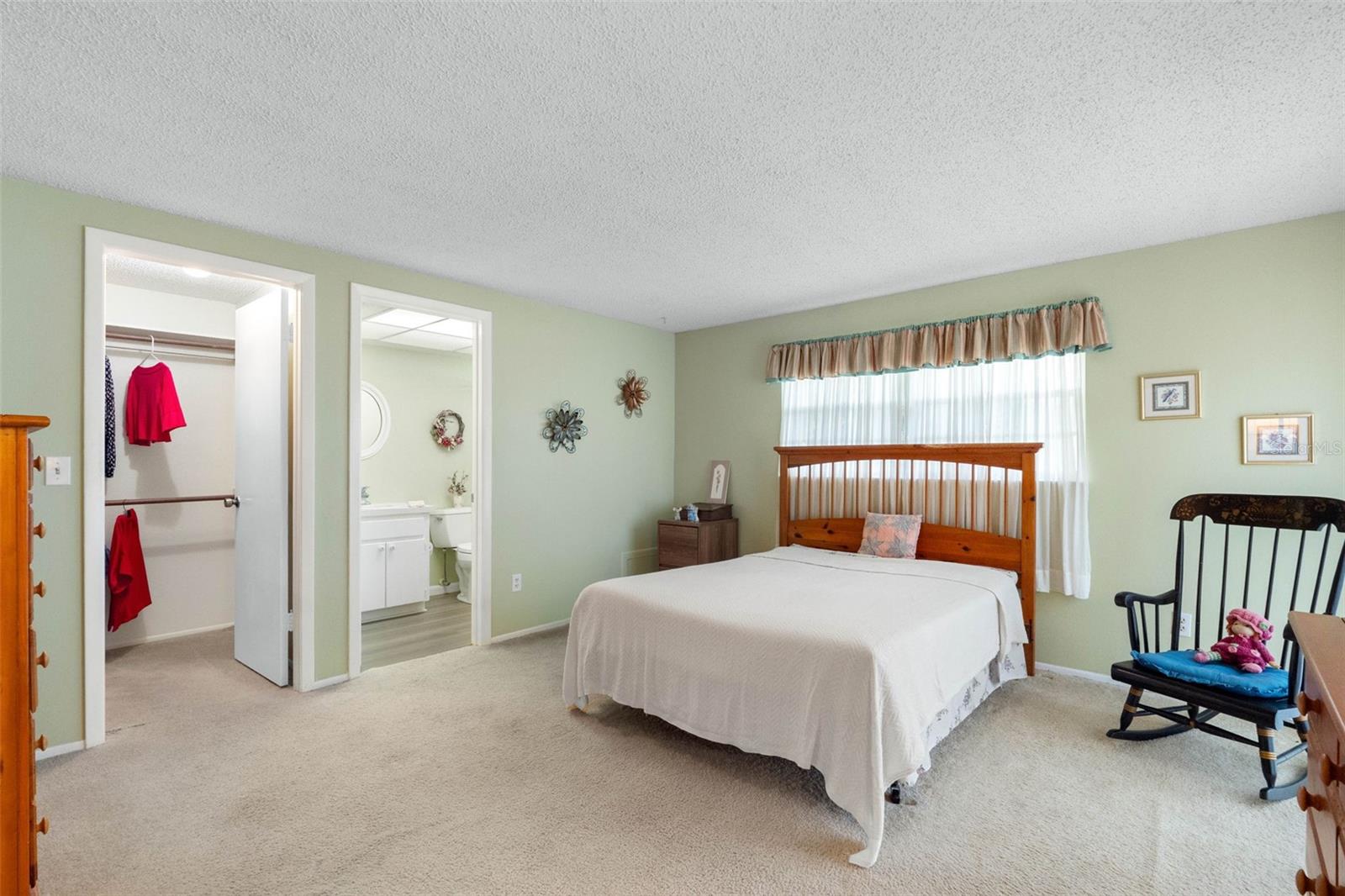Image 18 of 44 For 1217 Royal Oak Drive