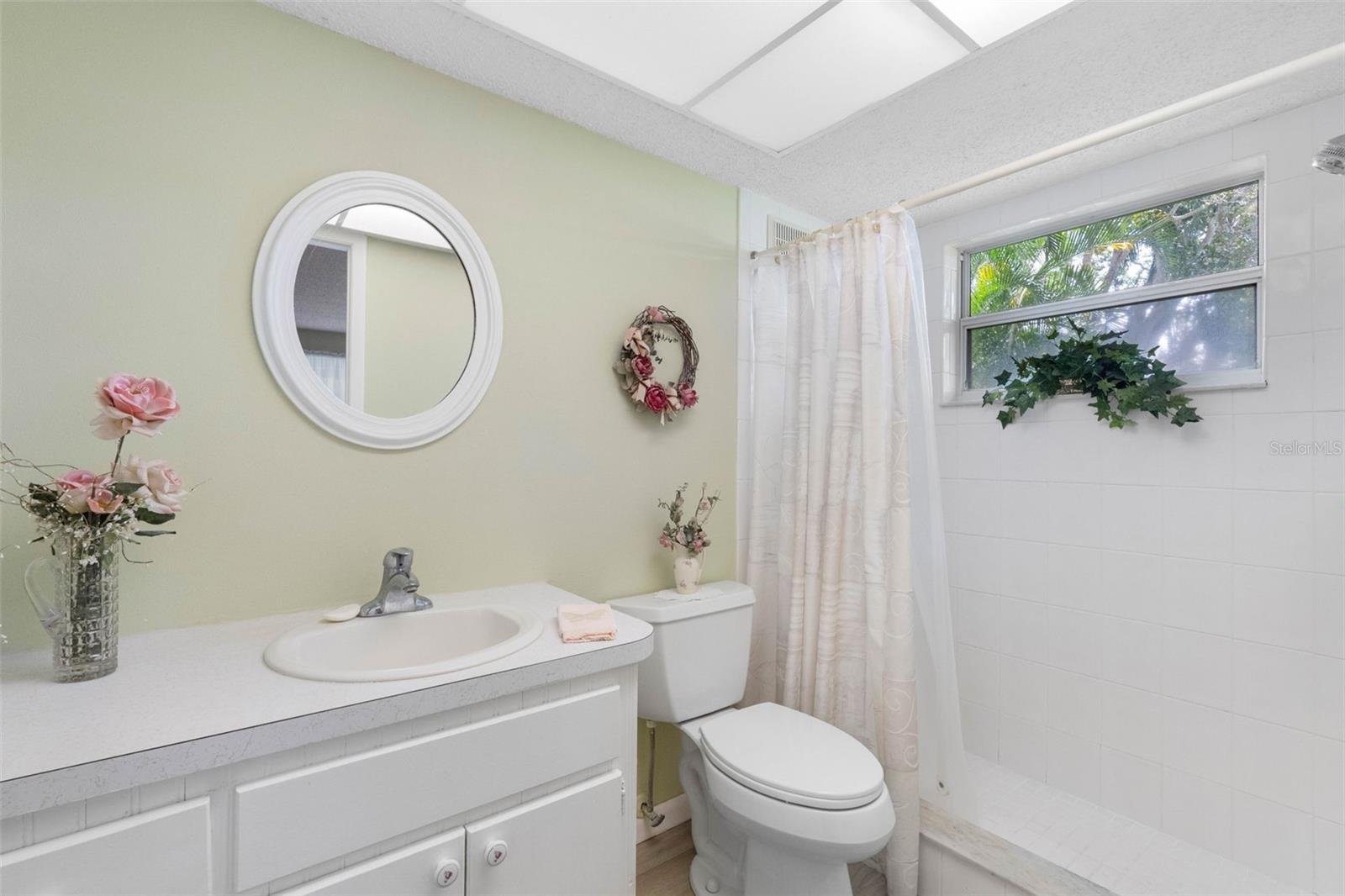 Image 19 of 44 For 1217 Royal Oak Drive