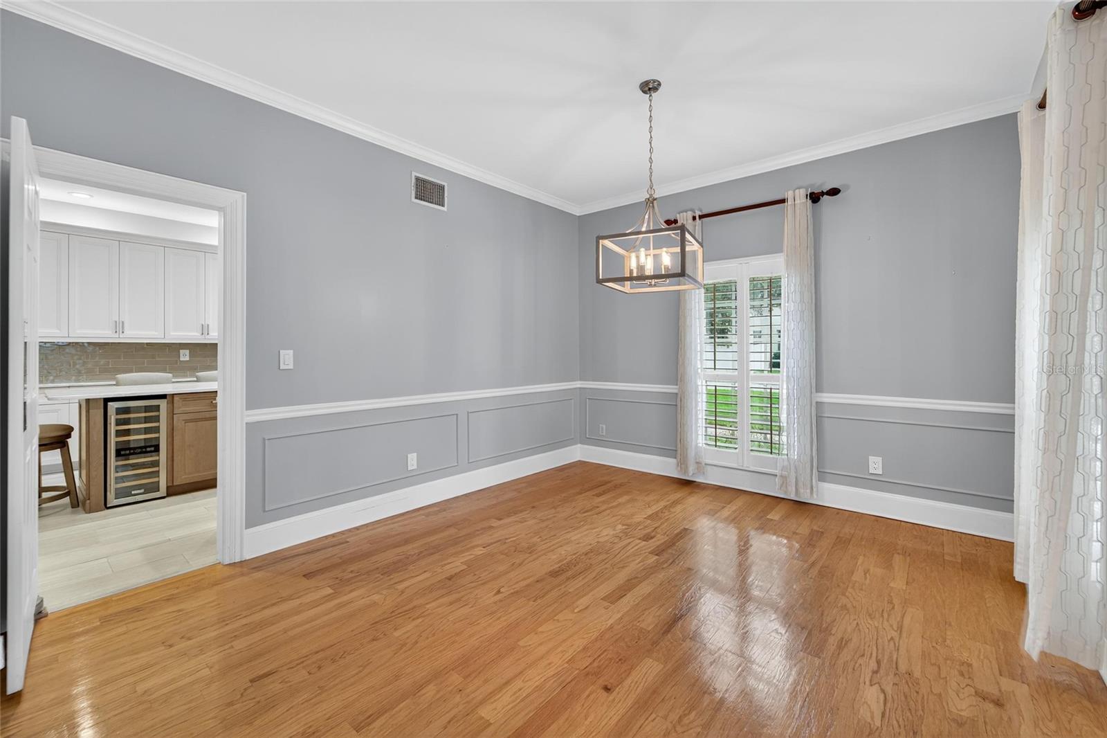 Image 12 of 42 For 4401 Cleveland Street
