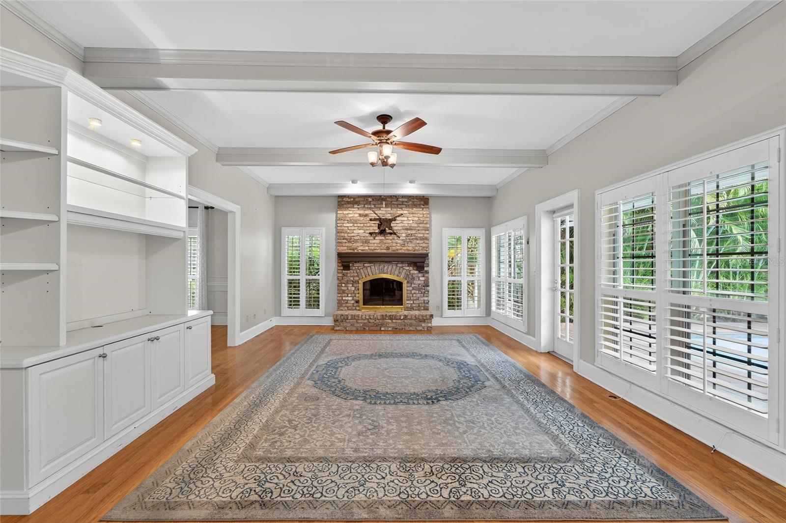 Image 18 of 42 For 4401 Cleveland Street