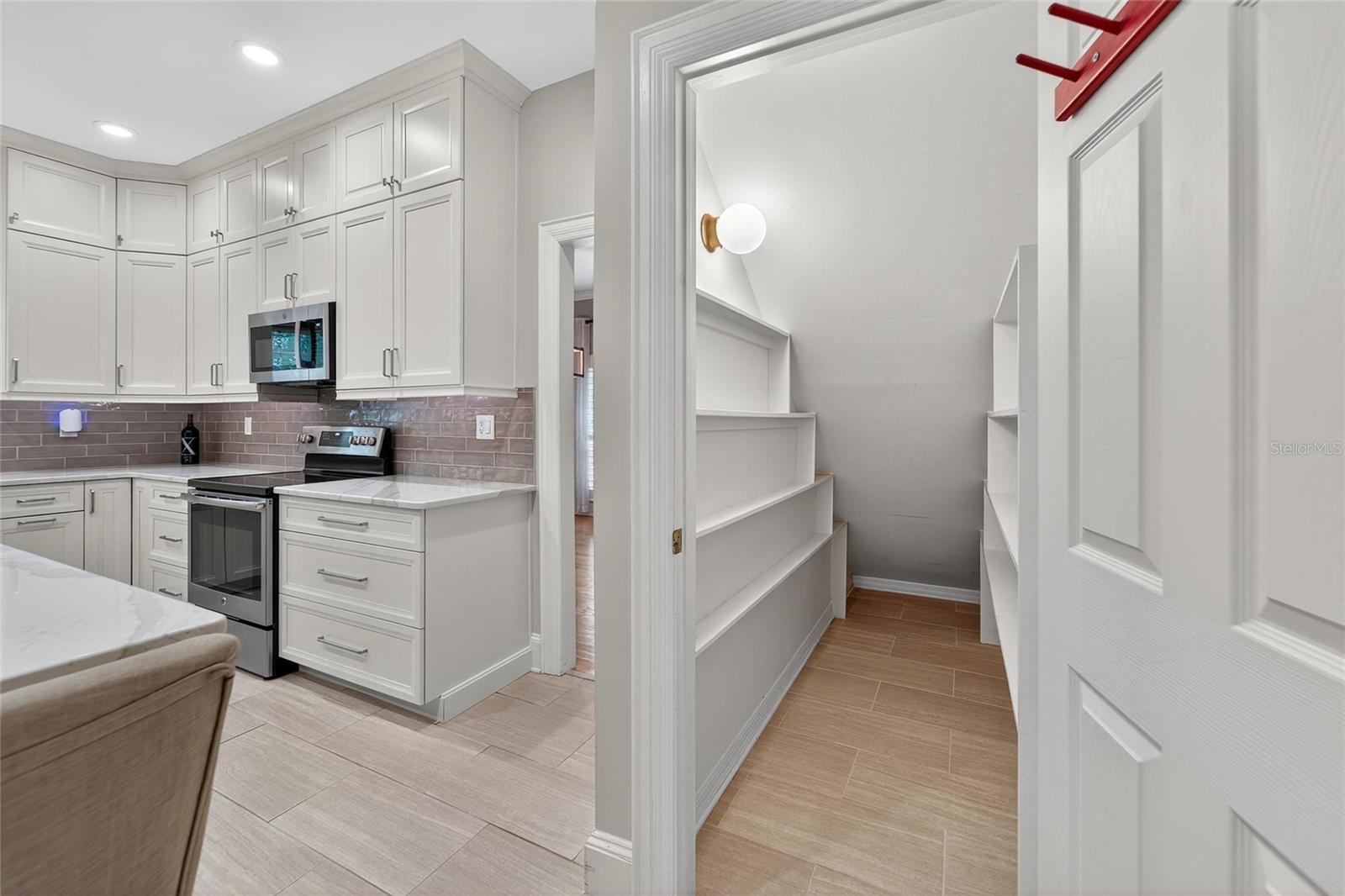 Image 22 of 42 For 4401 Cleveland Street