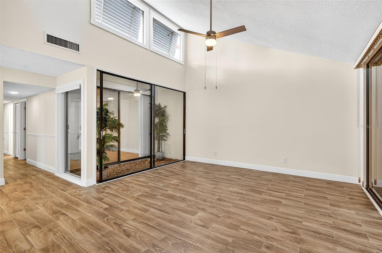 Image 21 of 55 For 107 Seville Court N