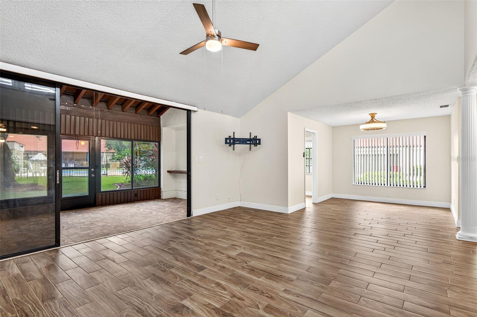 Image 22 of 55 For 107 Seville Court N