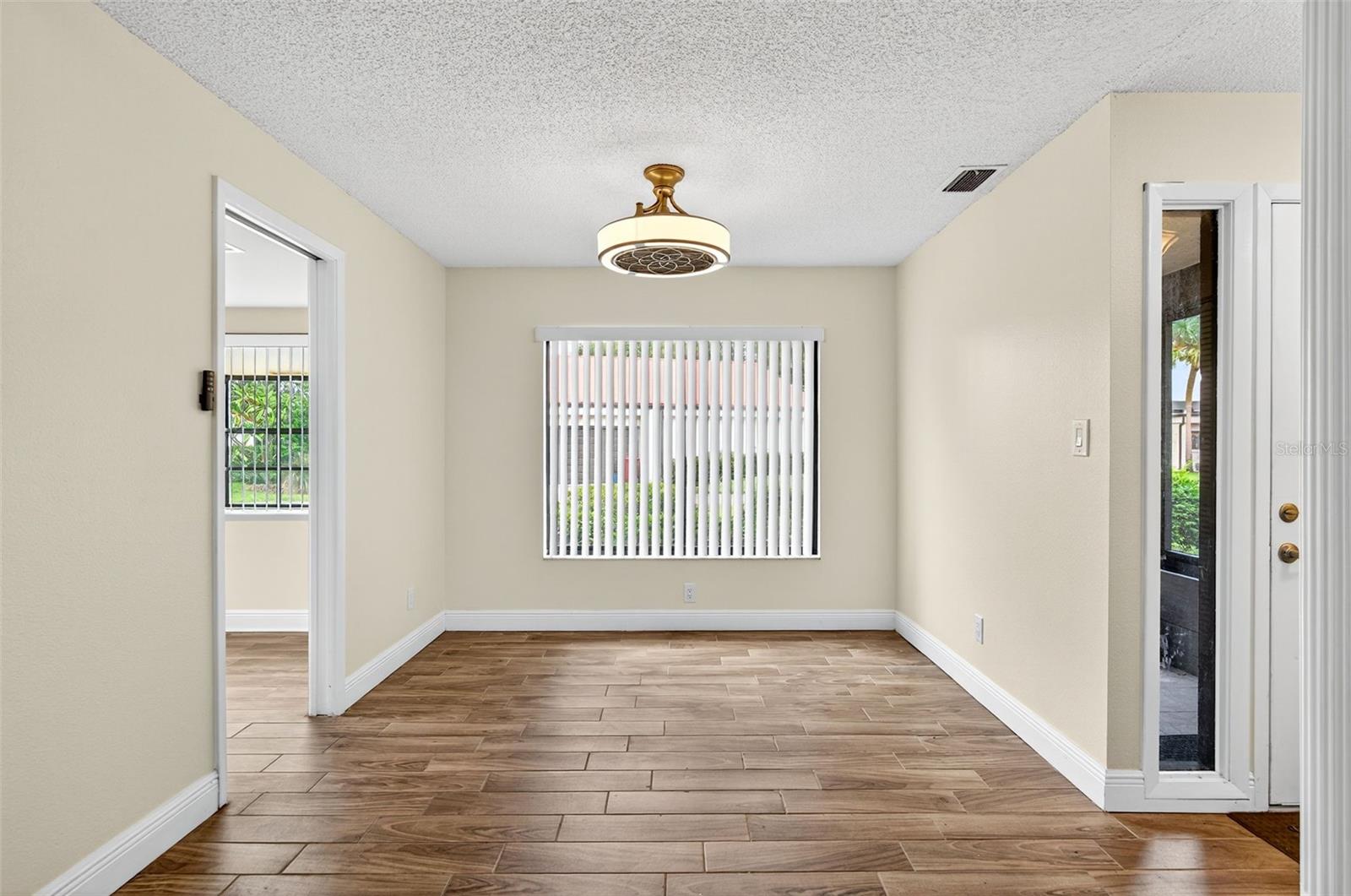 Image 28 of 55 For 107 Seville Court N