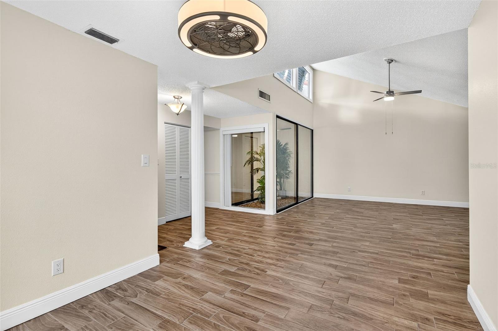 Image 29 of 55 For 107 Seville Court N