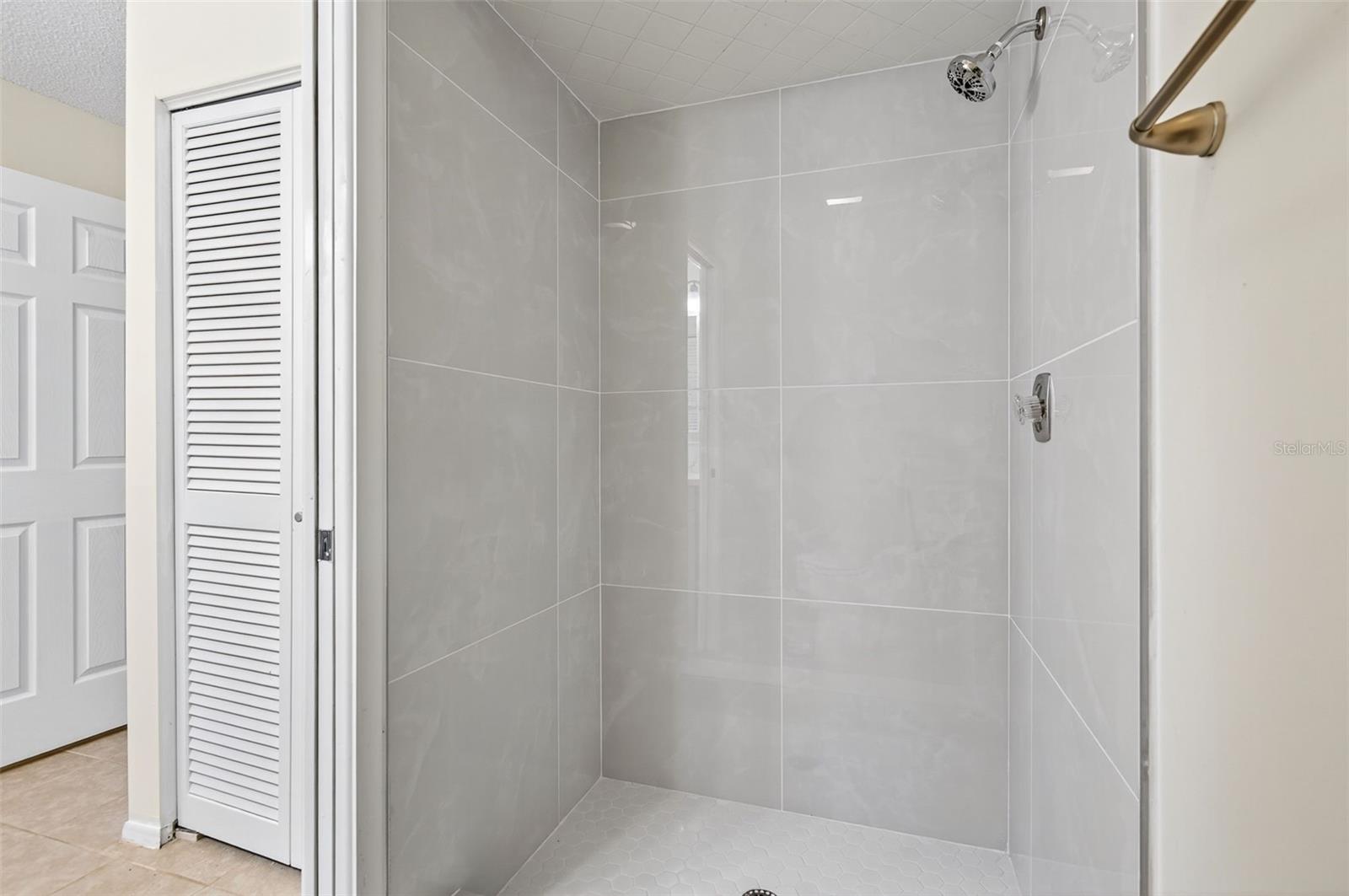 Image 35 of 55 For 107 Seville Court N