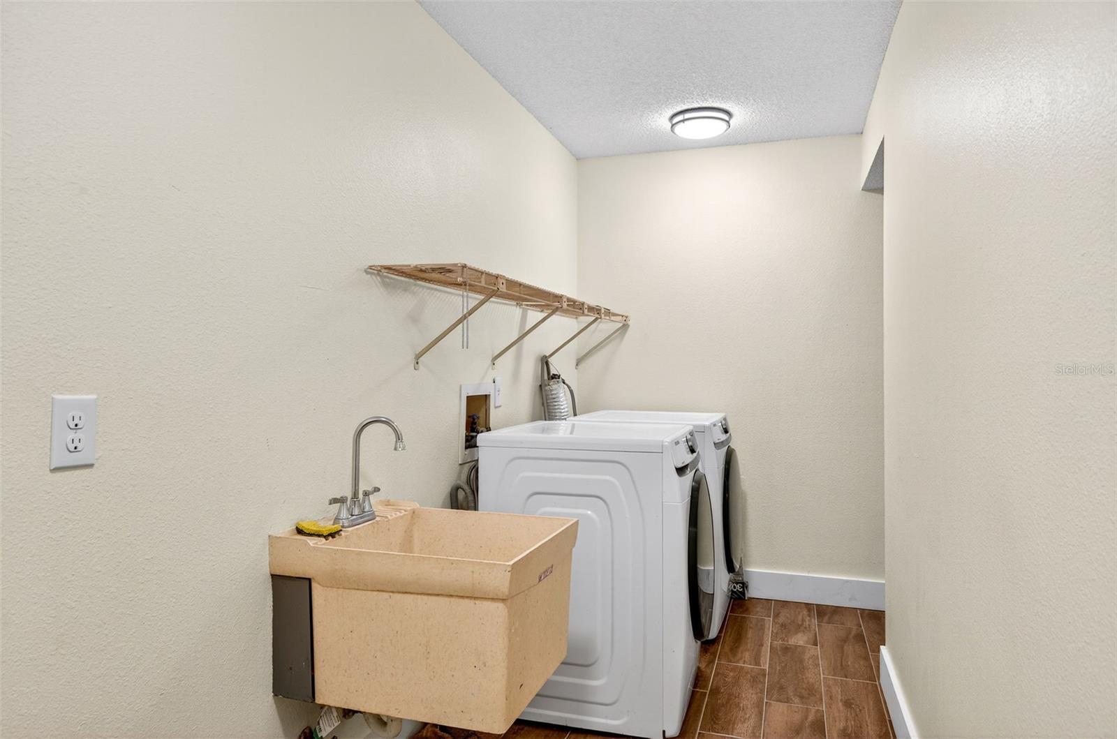 Image 41 of 55 For 107 Seville Court N